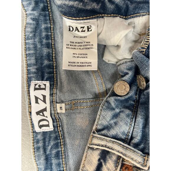 Women's Daze Distressed Light Wash Jeans Size 28 - Picture 7 of 7